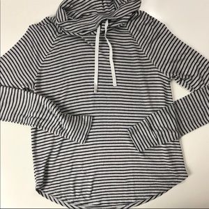 Hollister lightweight hooded top